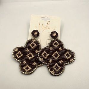Seed bead quadrafoil post earrings